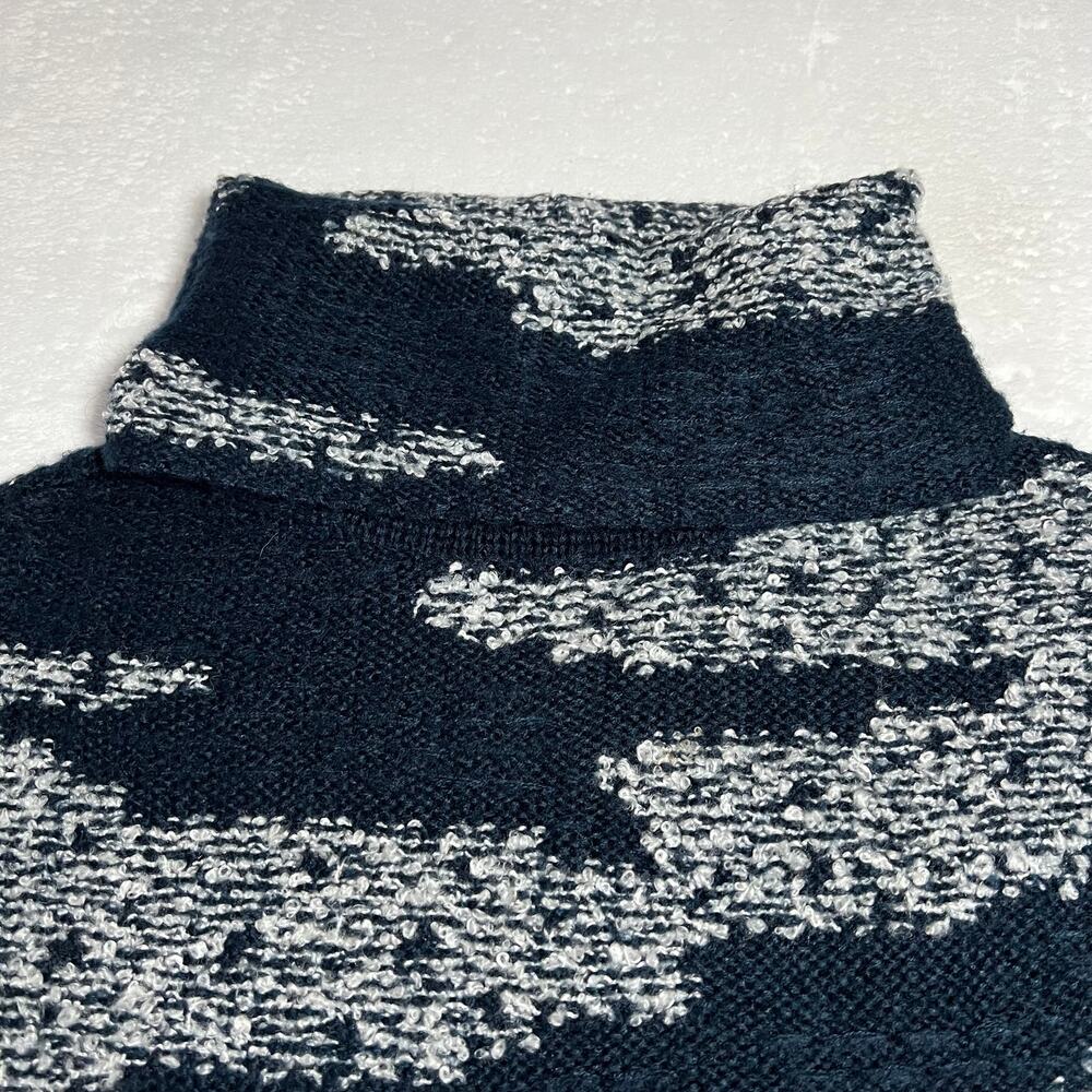 Romeo & Juliet Couture Turtleneck Knit Tunic Sweater w/ Fringe Trim Size Small - Picture 3 of 9